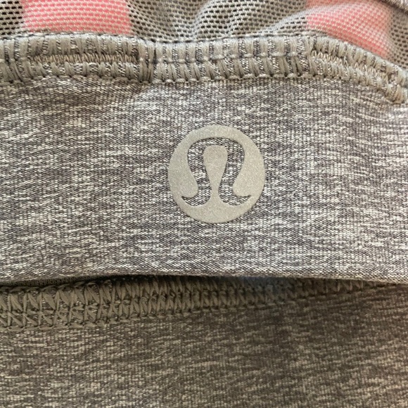 Lululemon Sports bra size 4 - Picture 3 of 4